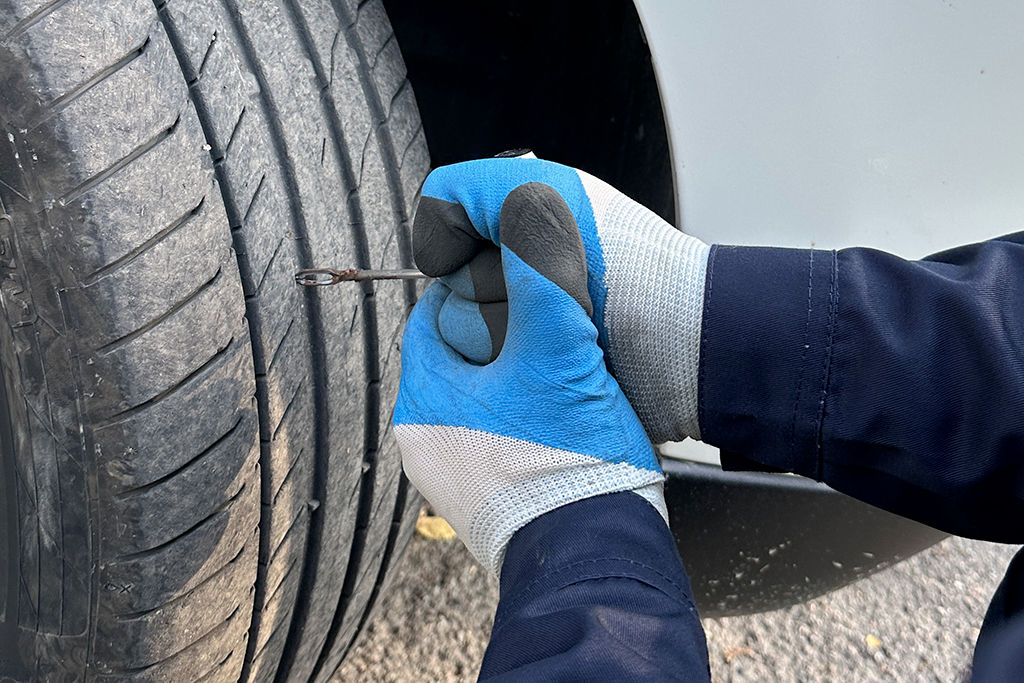 Repair of a puncture with a cord